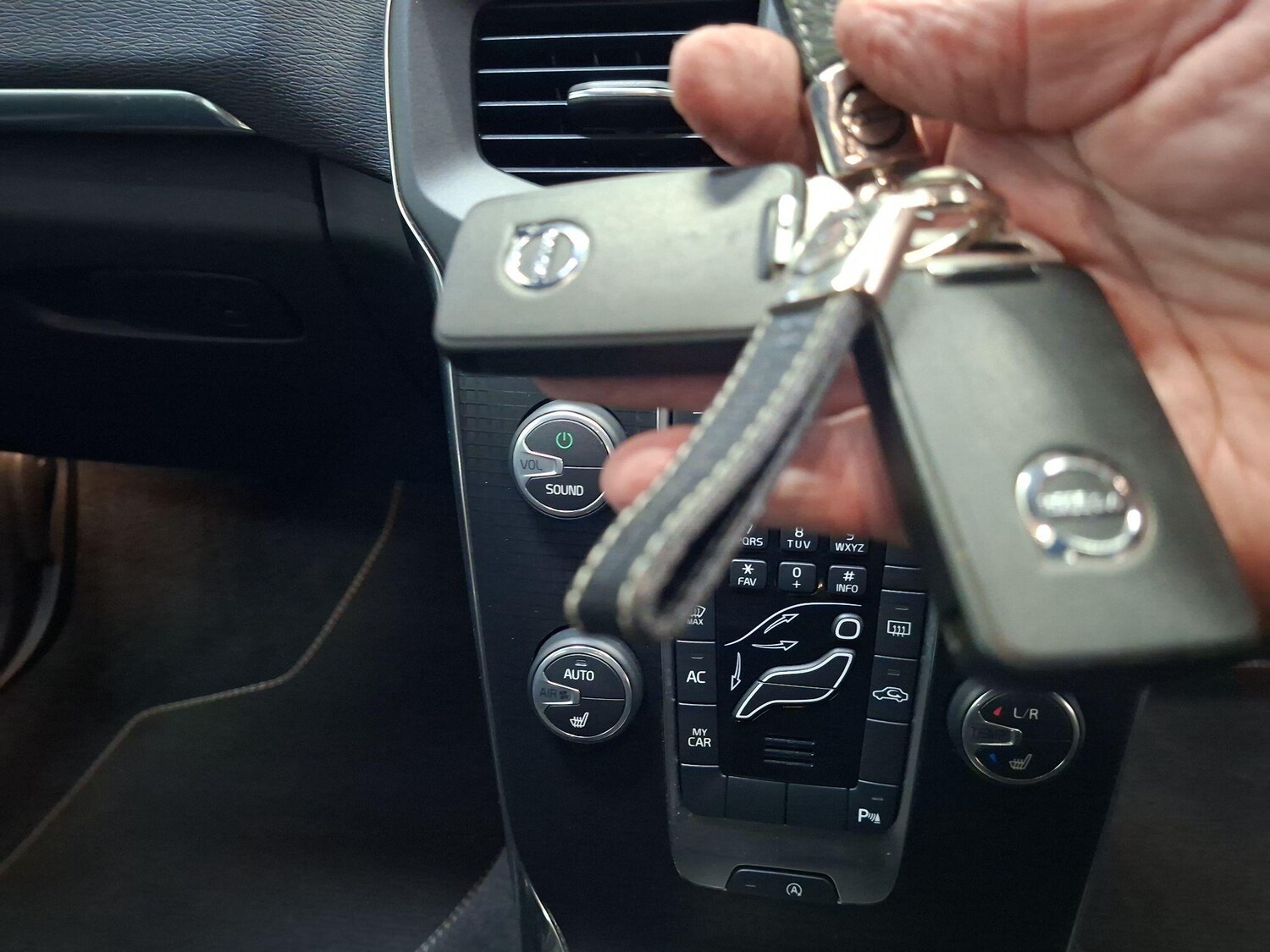 Used Volvo V40 2016 for sale - 77576538: Photo 18