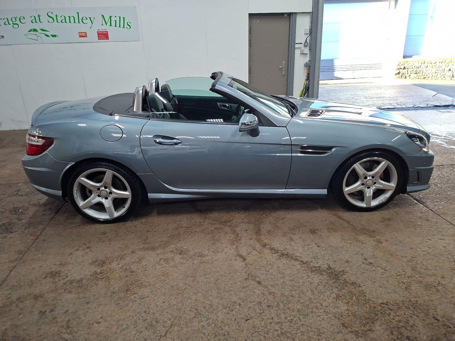 Used Mercedes-Benz SLK 2011 for sale - 77224107: Photo 2