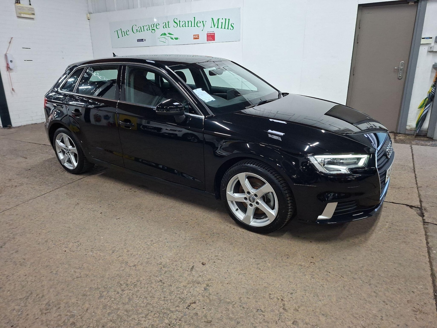 Used Audi A3 2017 for sale - 77428304: Photo 2