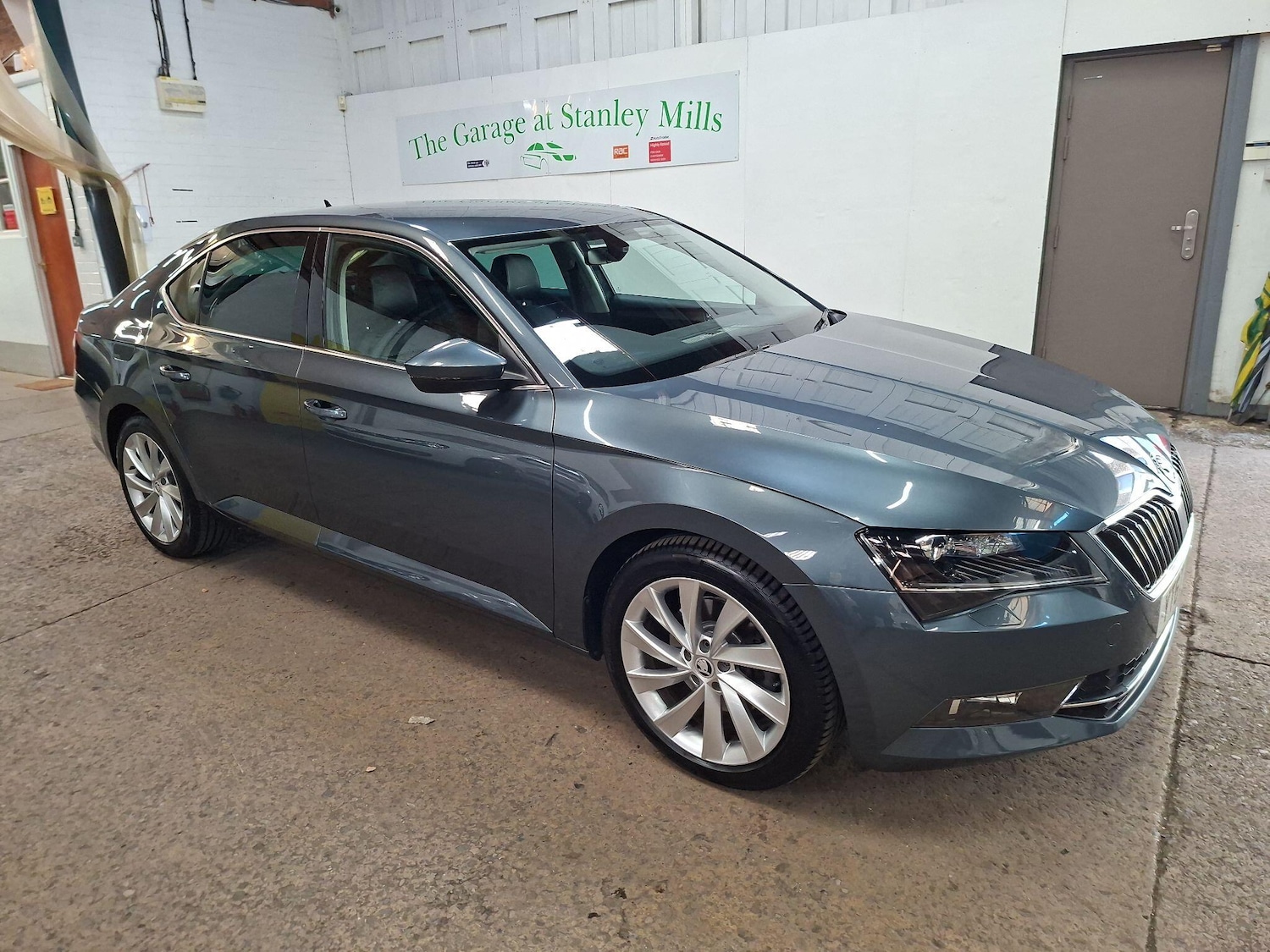 Used Skoda Superb 2017 for sale - 76563594: Photo 1