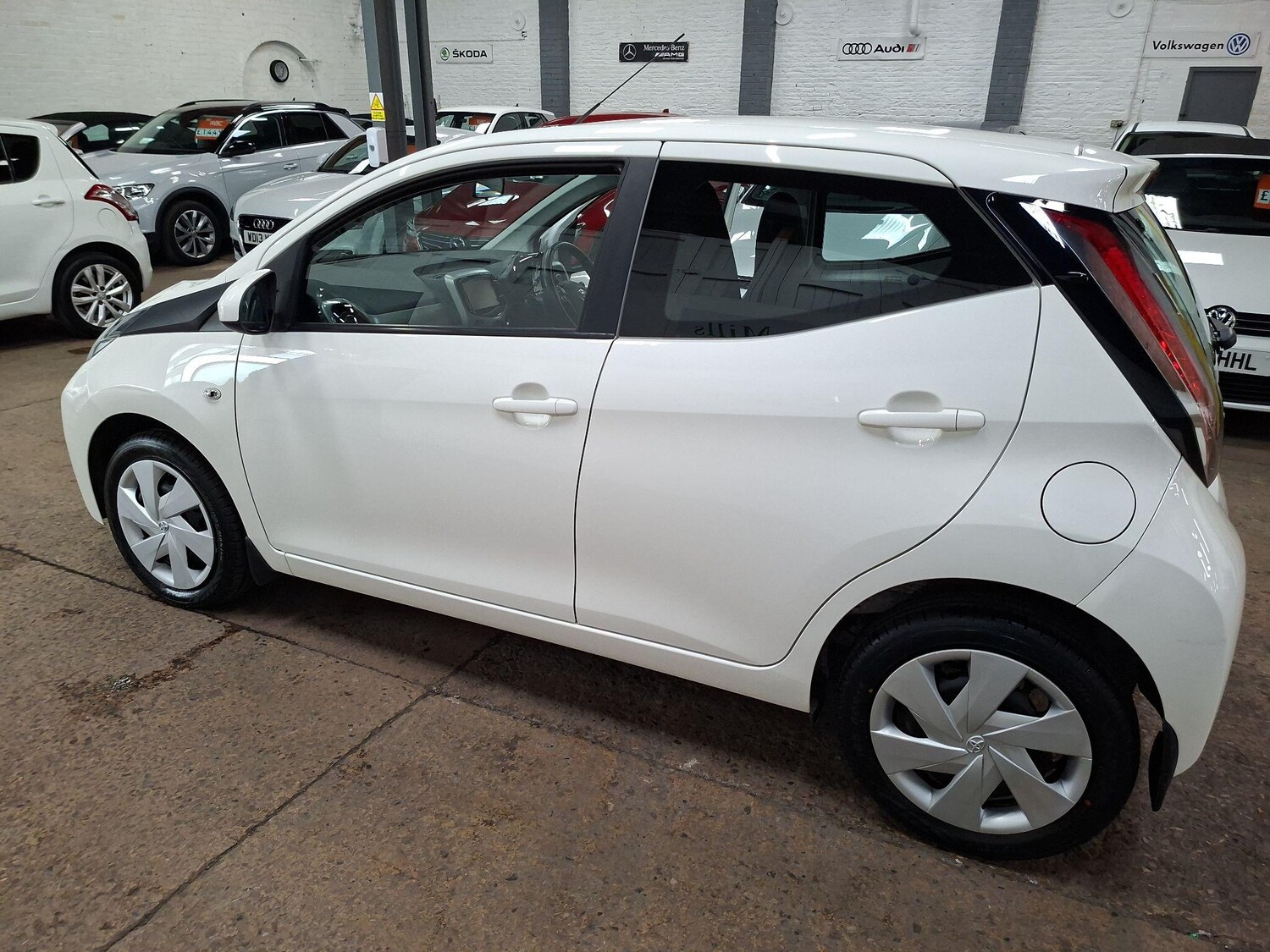 Used Toyota AYGO 2017 for sale - 76563601: Photo 12