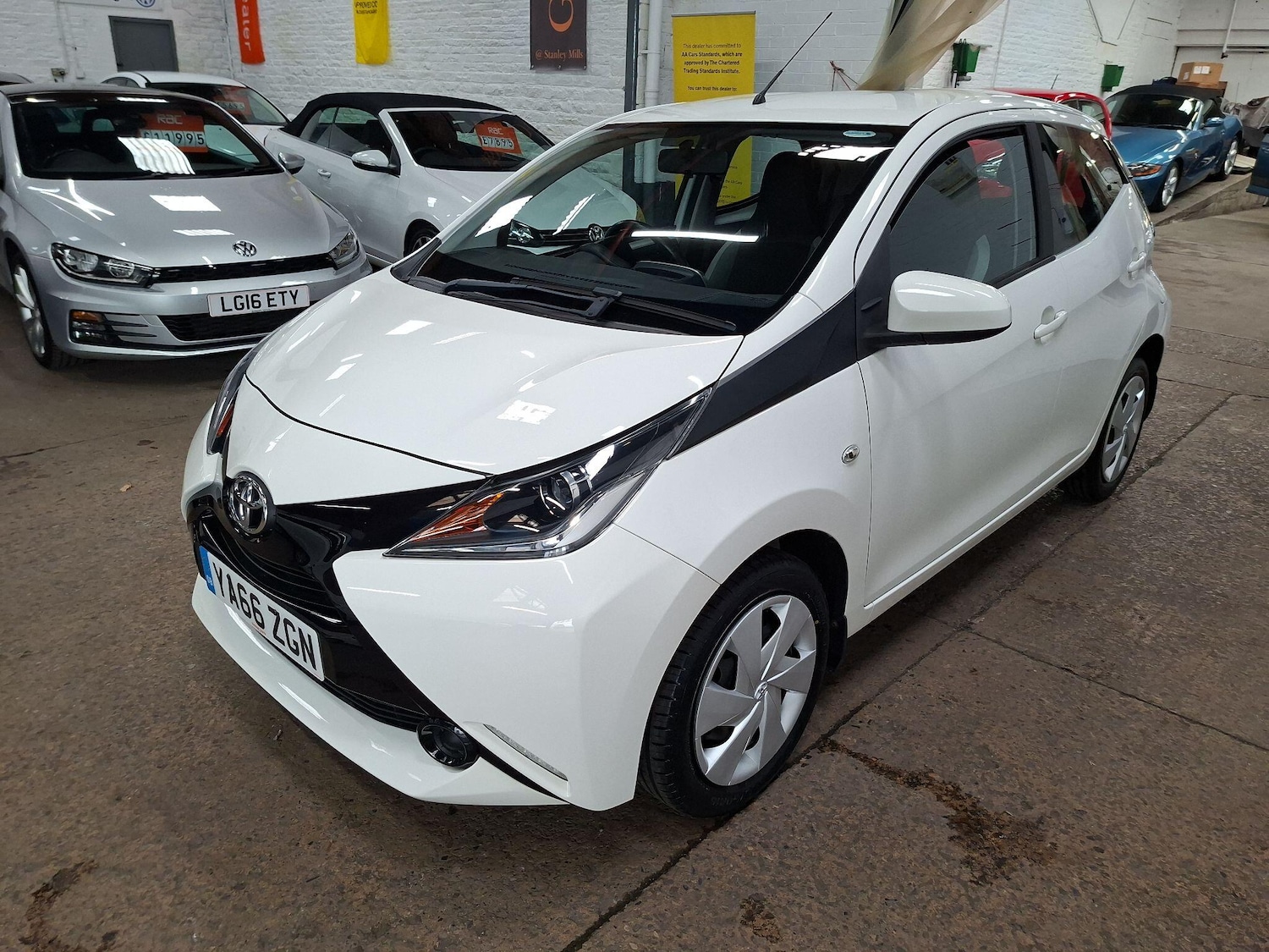 Used Toyota AYGO 2017 for sale - 76563601: Photo 2