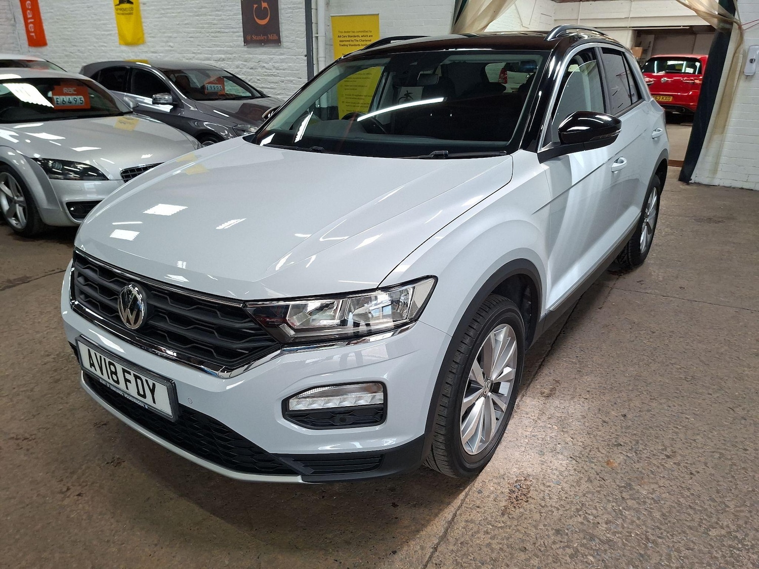 Used Volkswagen T-Roc 2018 for sale - 78179041: Photo 2