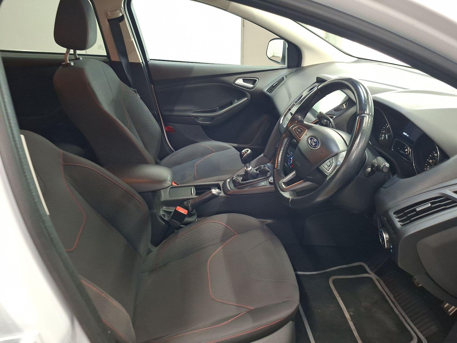 Used Ford Focus 2015 for sale - 76635906: Photo 2