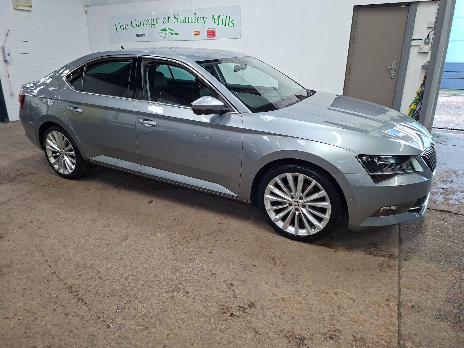 Used Skoda Superb 2017 for sale - 76795026: Photo 4