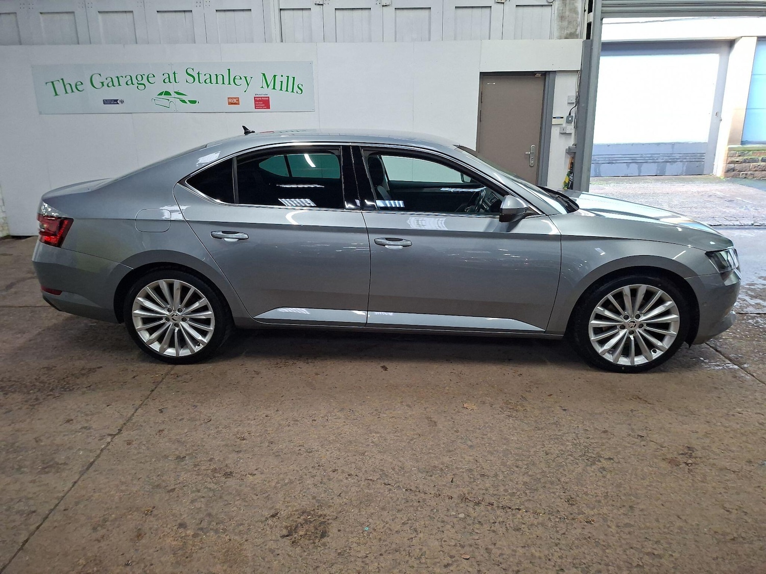 Used Skoda Superb 2017 for sale - 76795026: Photo 5