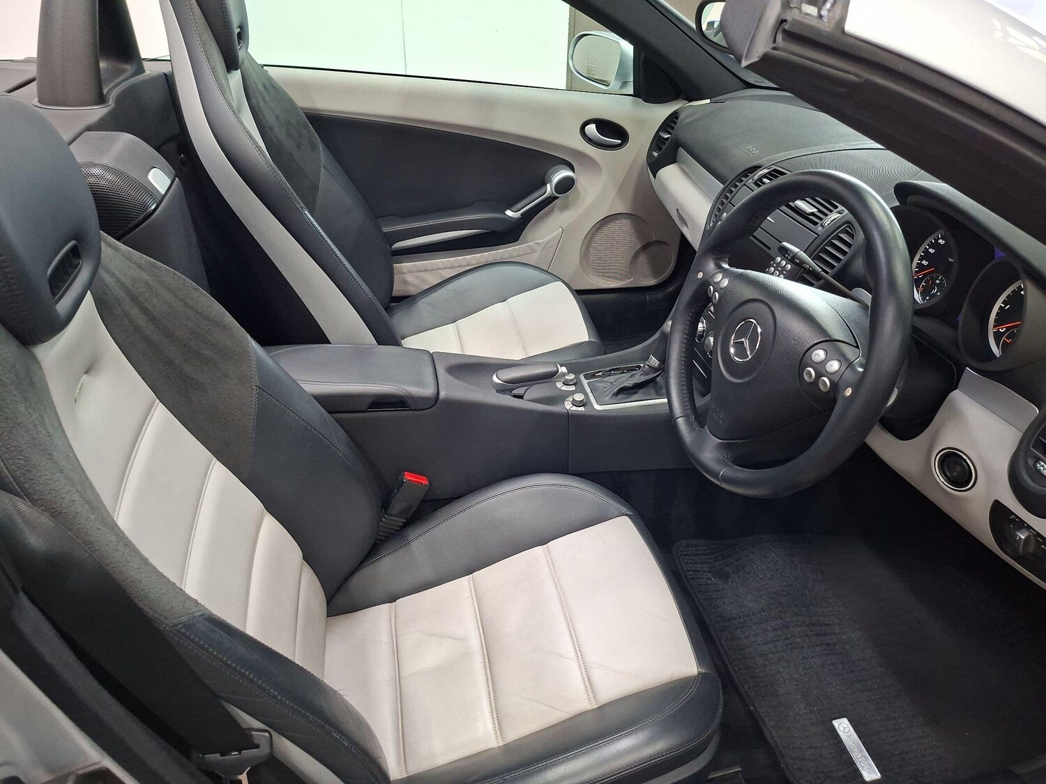 Used Mercedes-Benz SLK 2005 for sale - 76563600: Photo 15