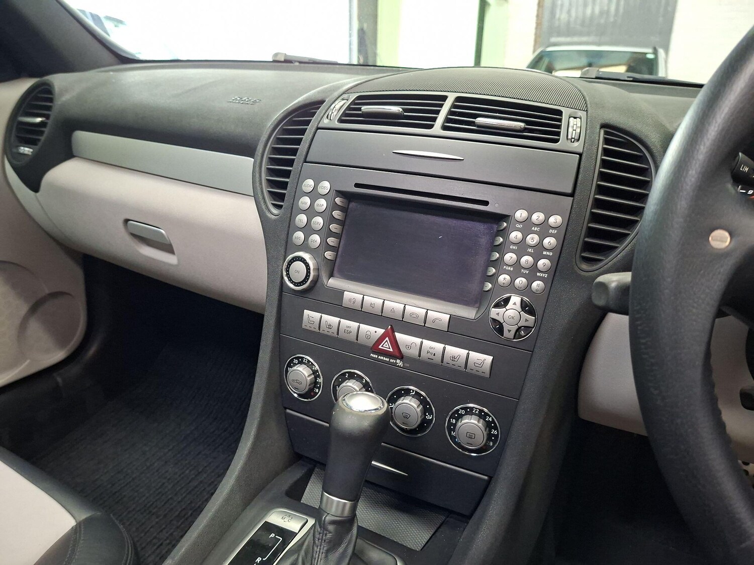 Used Mercedes-Benz SLK 2005 for sale - 76563600: Photo 17