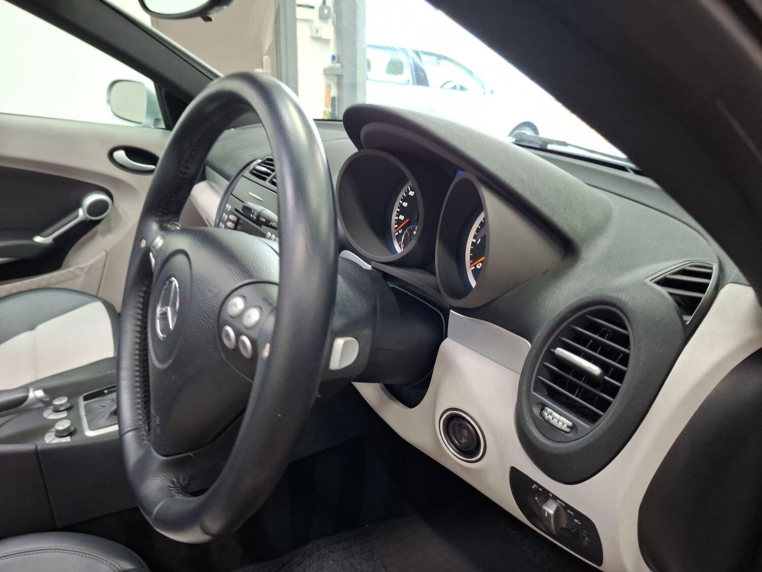 Used Mercedes-Benz SLK 2005 for sale - 76563600: Photo 18