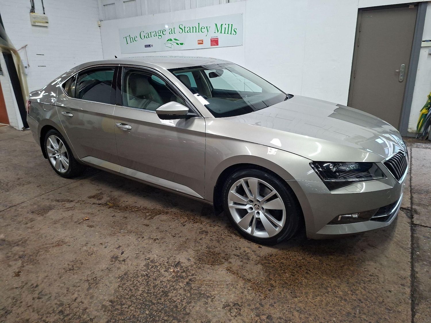 Used Skoda Superb 2016 for sale - 76563593: Photo 1
