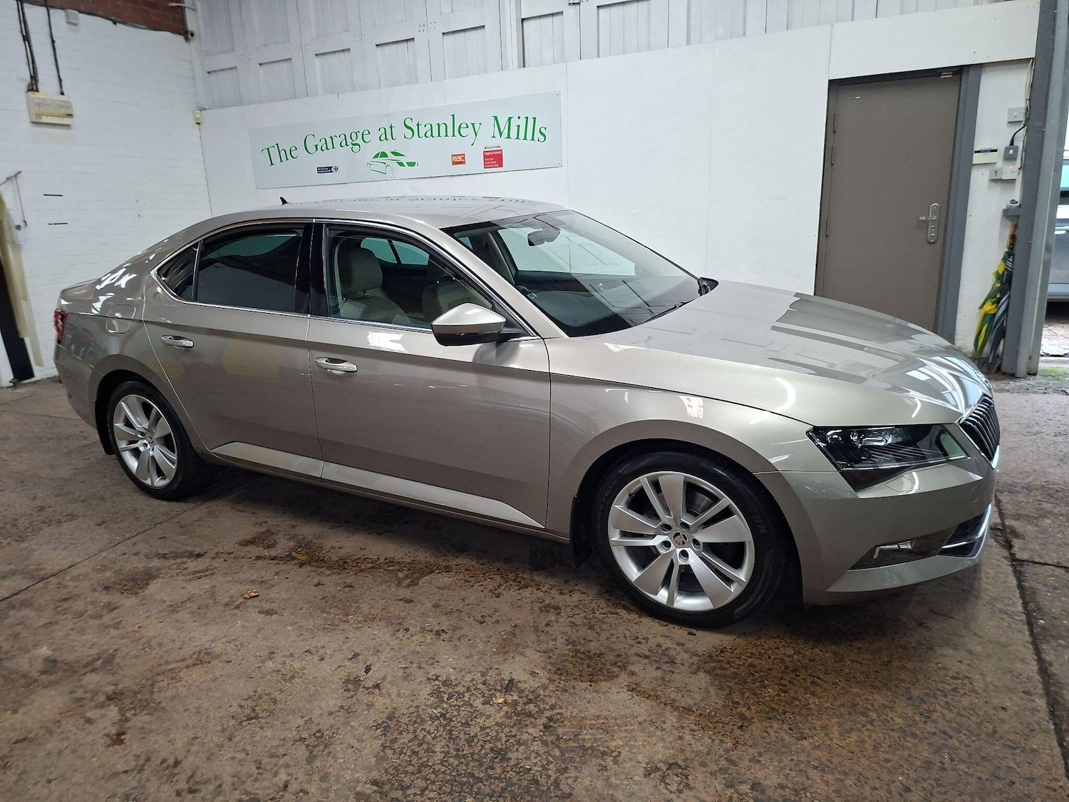 Used Skoda Superb 2016 for sale - 76563593: Photo 2