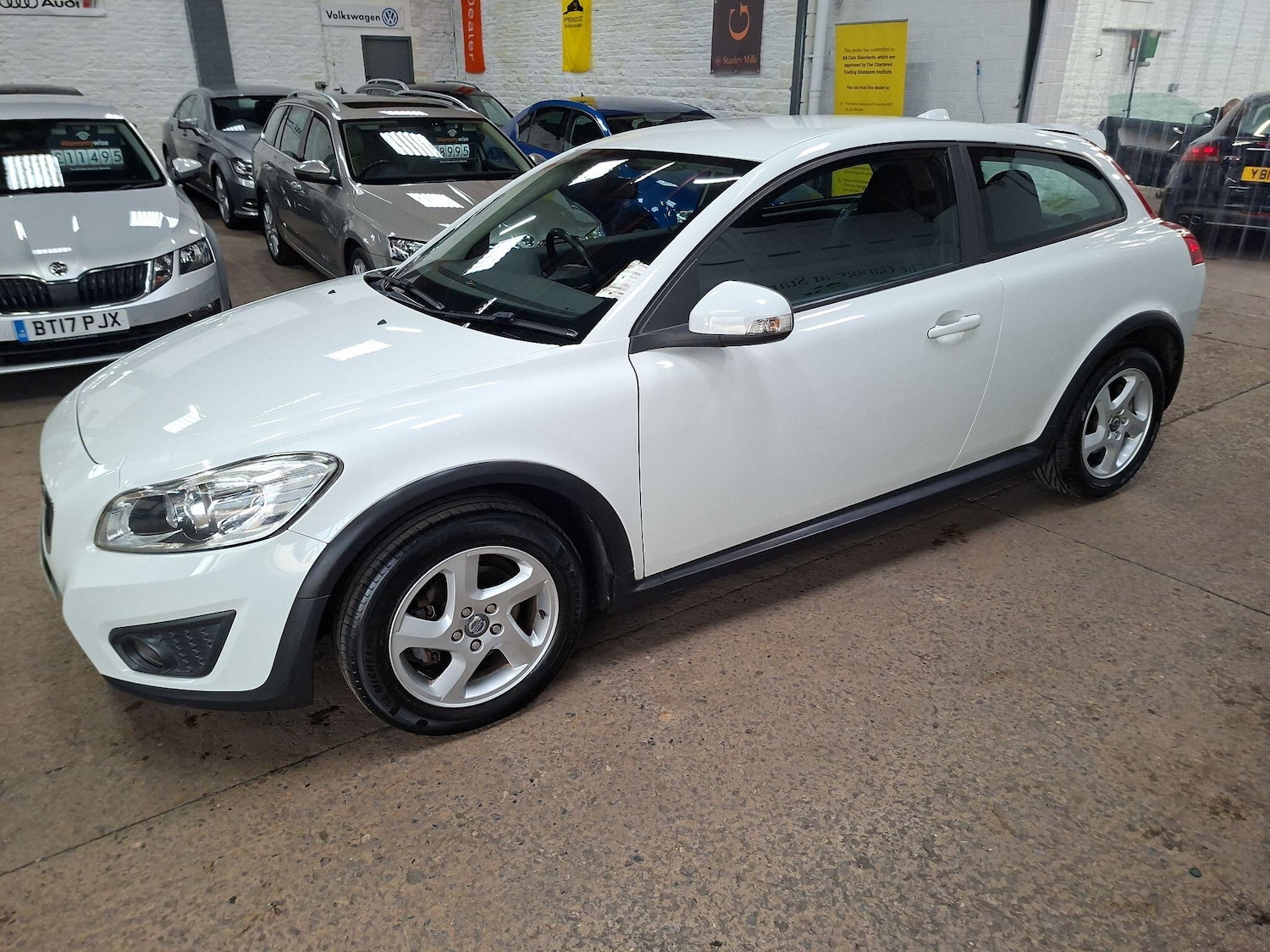 Used Volvo C30 2011 for sale - 77771416: Photo 2
