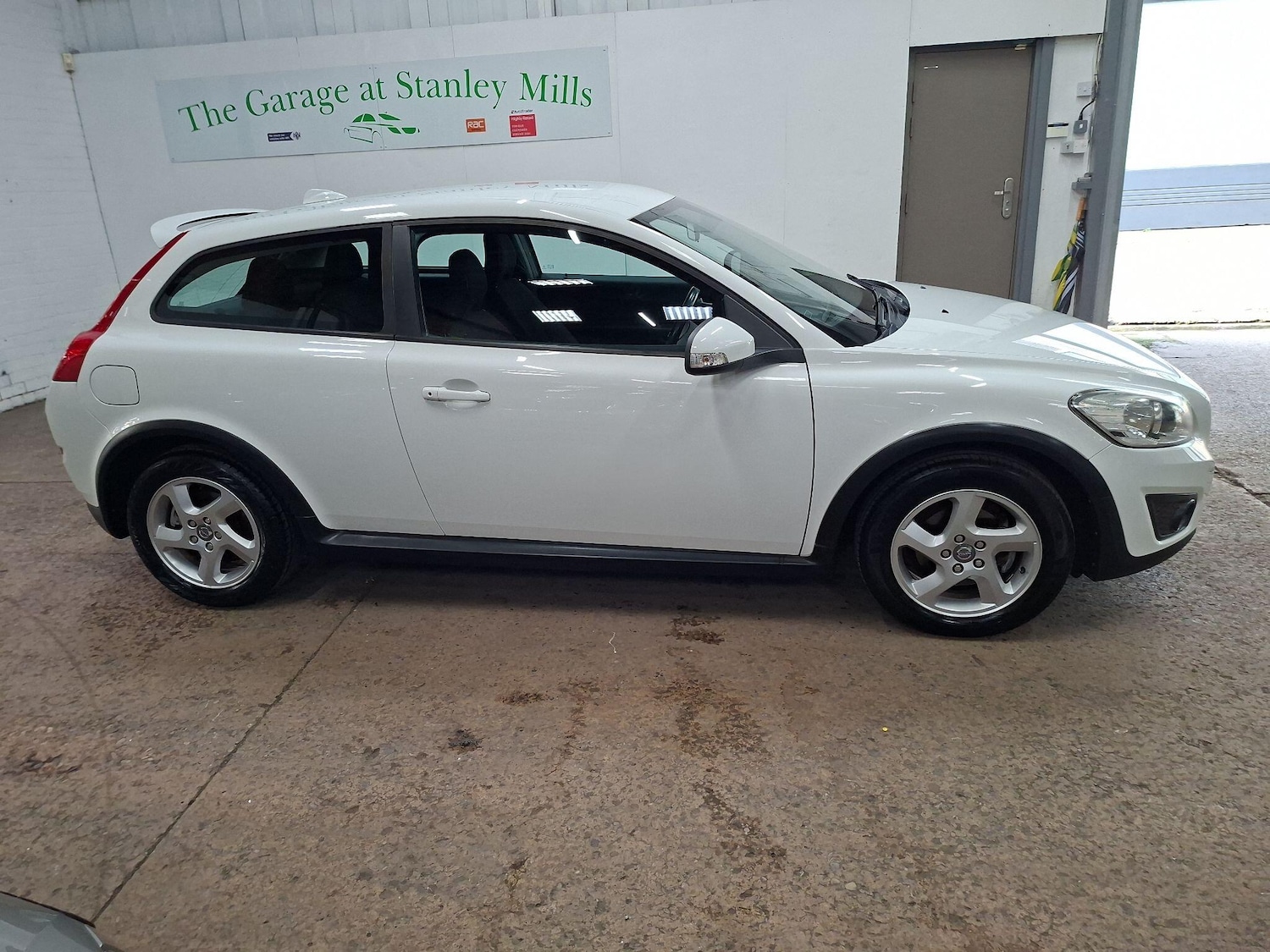 Used Volvo C30 2011 for sale - 77771416: Photo 4