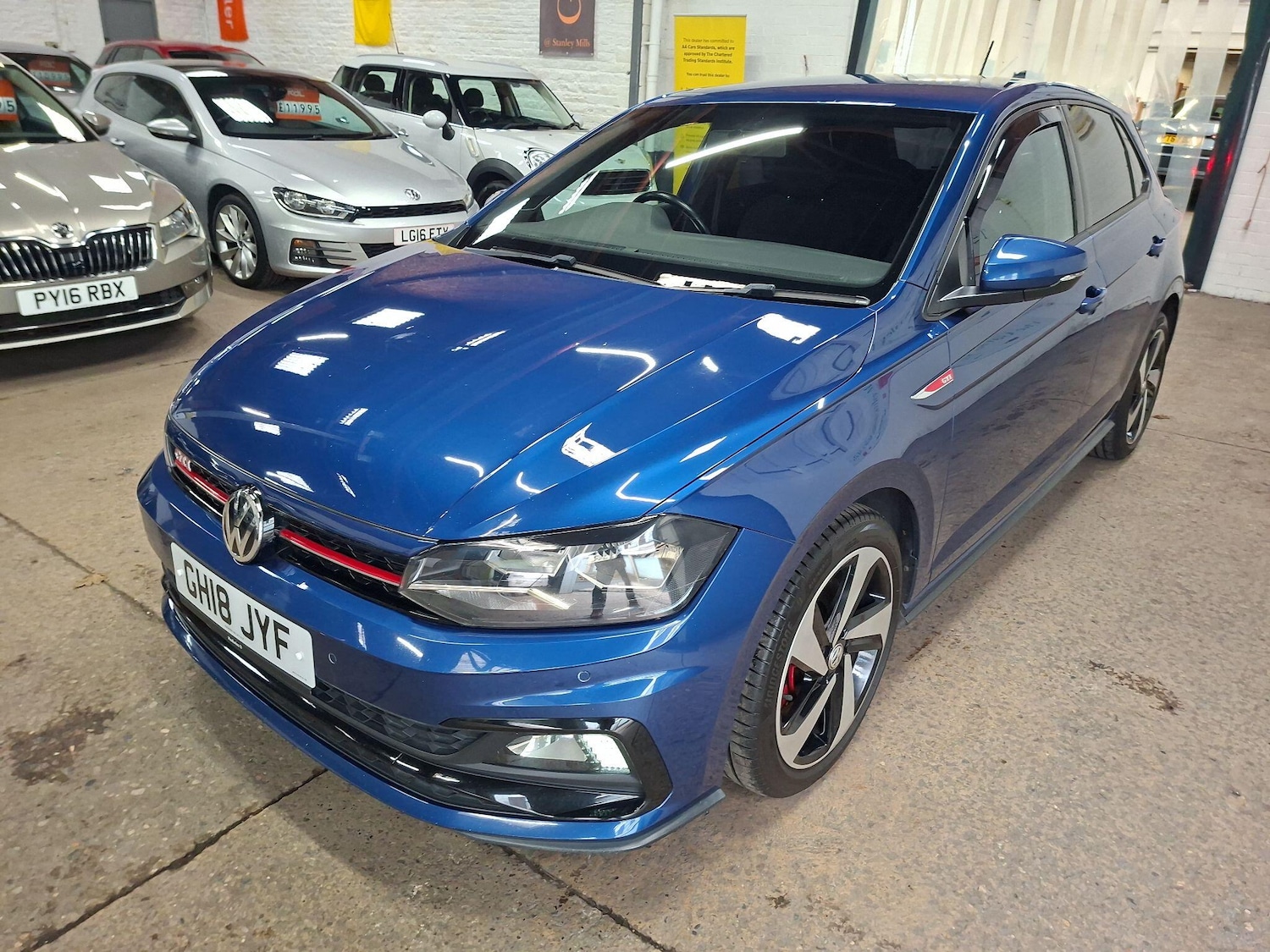 Used Volkswagen Polo 2018 for sale - 76635905: Photo 2