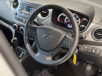 Used Hyundai i10 2017 for sale - 76018826: Photo