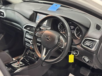 Used Infiniti Q30 2017 for sale - 76230484: Photo