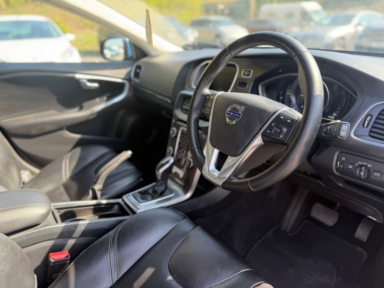 Used Volvo V40 2015 for sale - 78165876: Photo 9