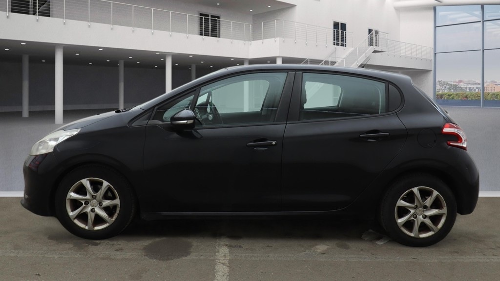 Used Peugeot 208 2012 for sale - 77664950: Photo 6