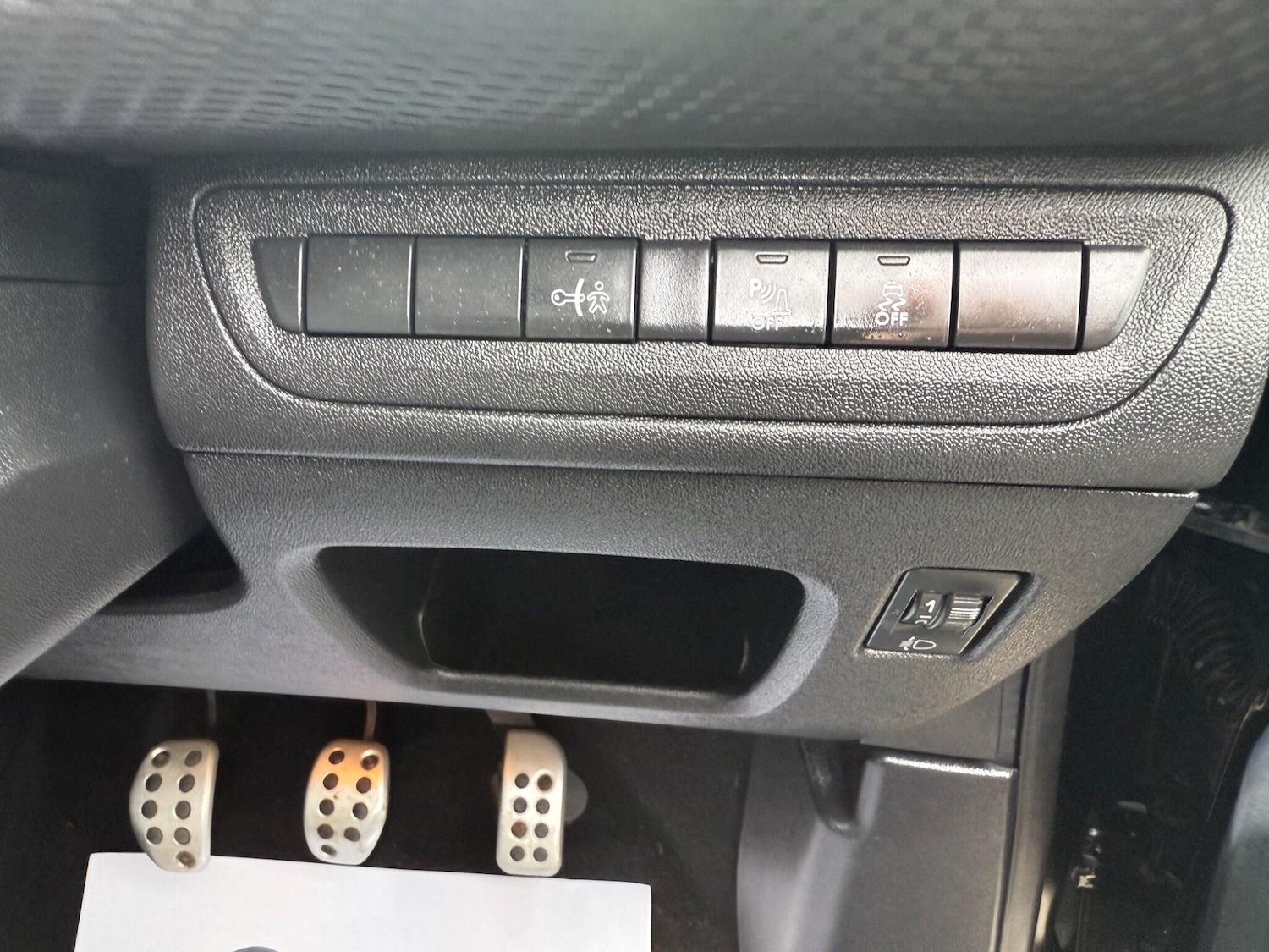 Used Peugeot 208 2016 for sale - 77853783: Photo 33