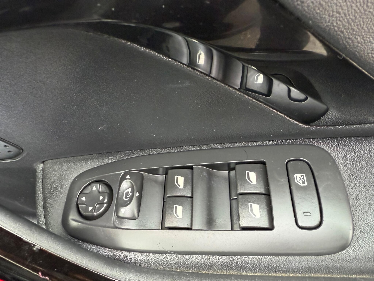 Used Peugeot 208 2016 for sale - 77853783: Photo 40