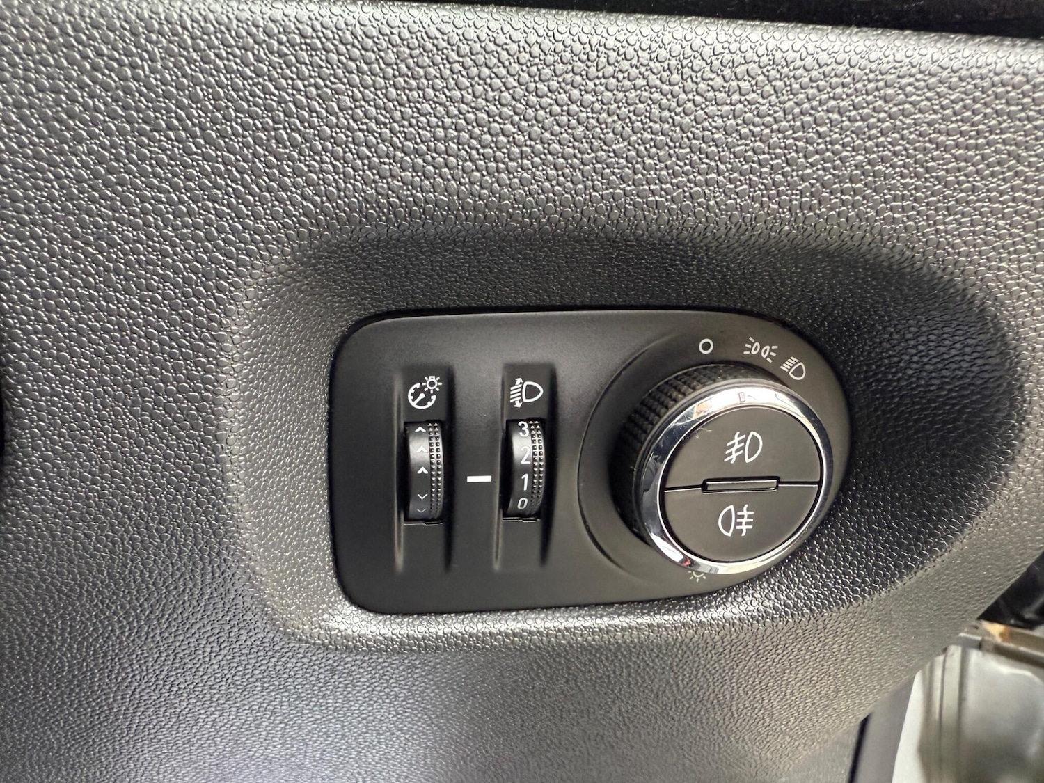 Used Vauxhall Corsa 2012 for sale - 77957259: Photo 36