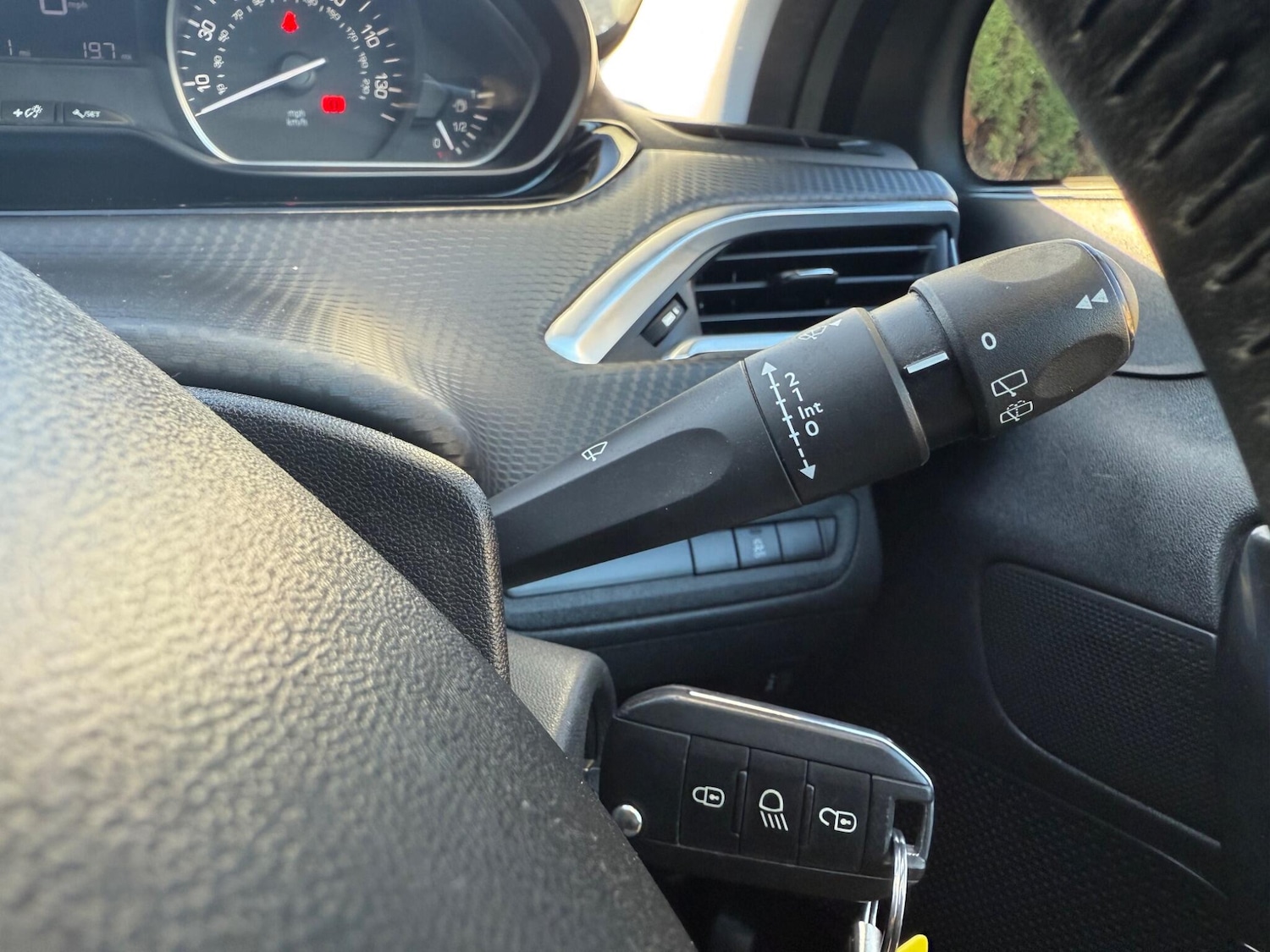 Used Peugeot 208 2017 for sale - 76781243: Photo 27