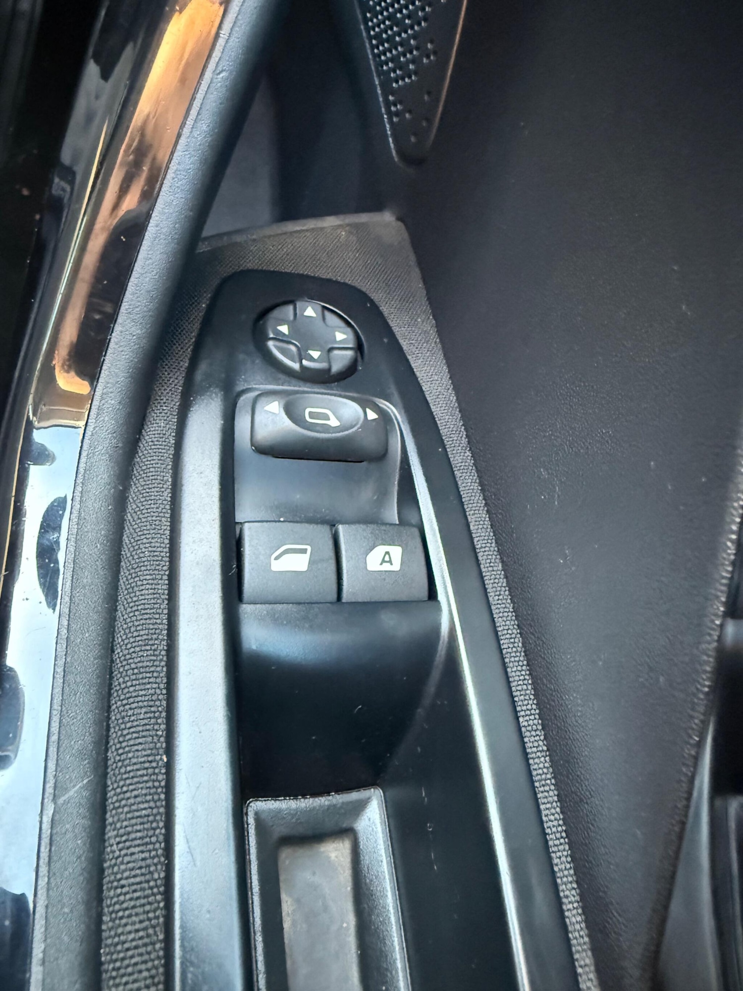 Used Peugeot 208 2017 for sale - 76781243: Photo 32