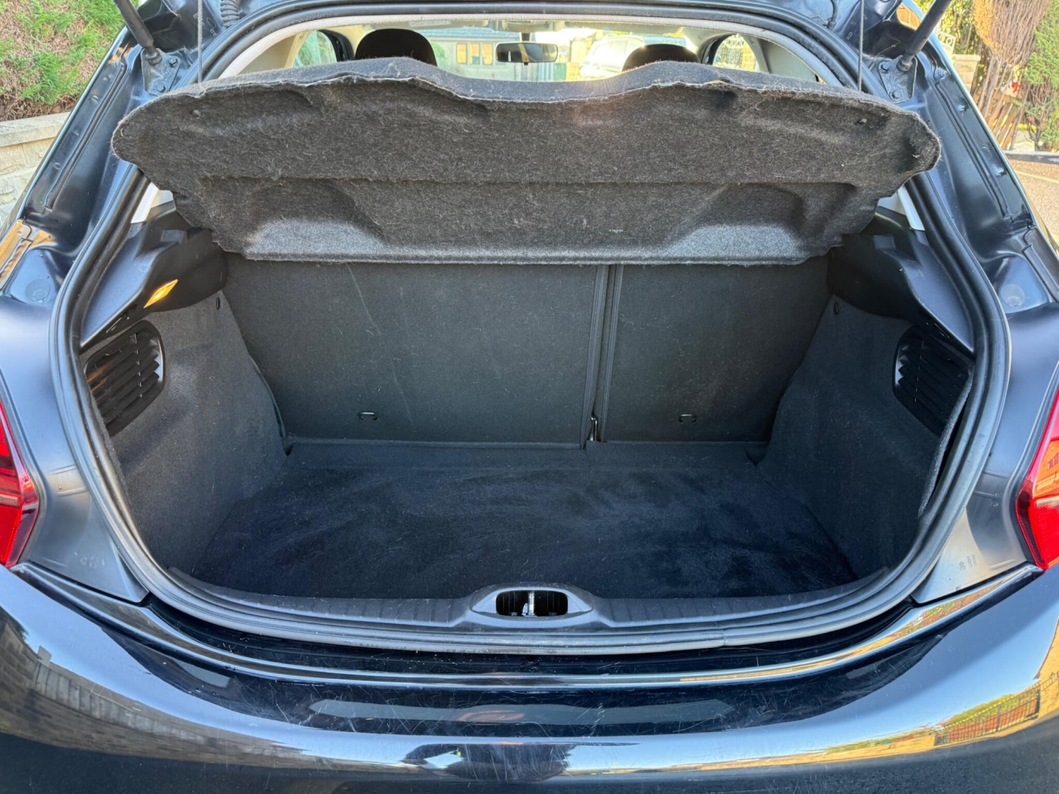 Used Peugeot 208 2017 for sale - 76781243: Photo 37