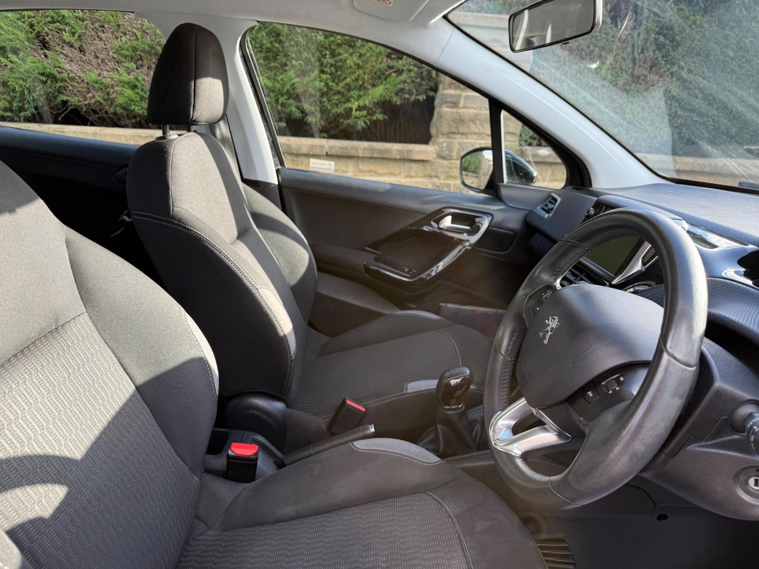 Used Peugeot 208 2016 for sale - 77637431: Photo 24