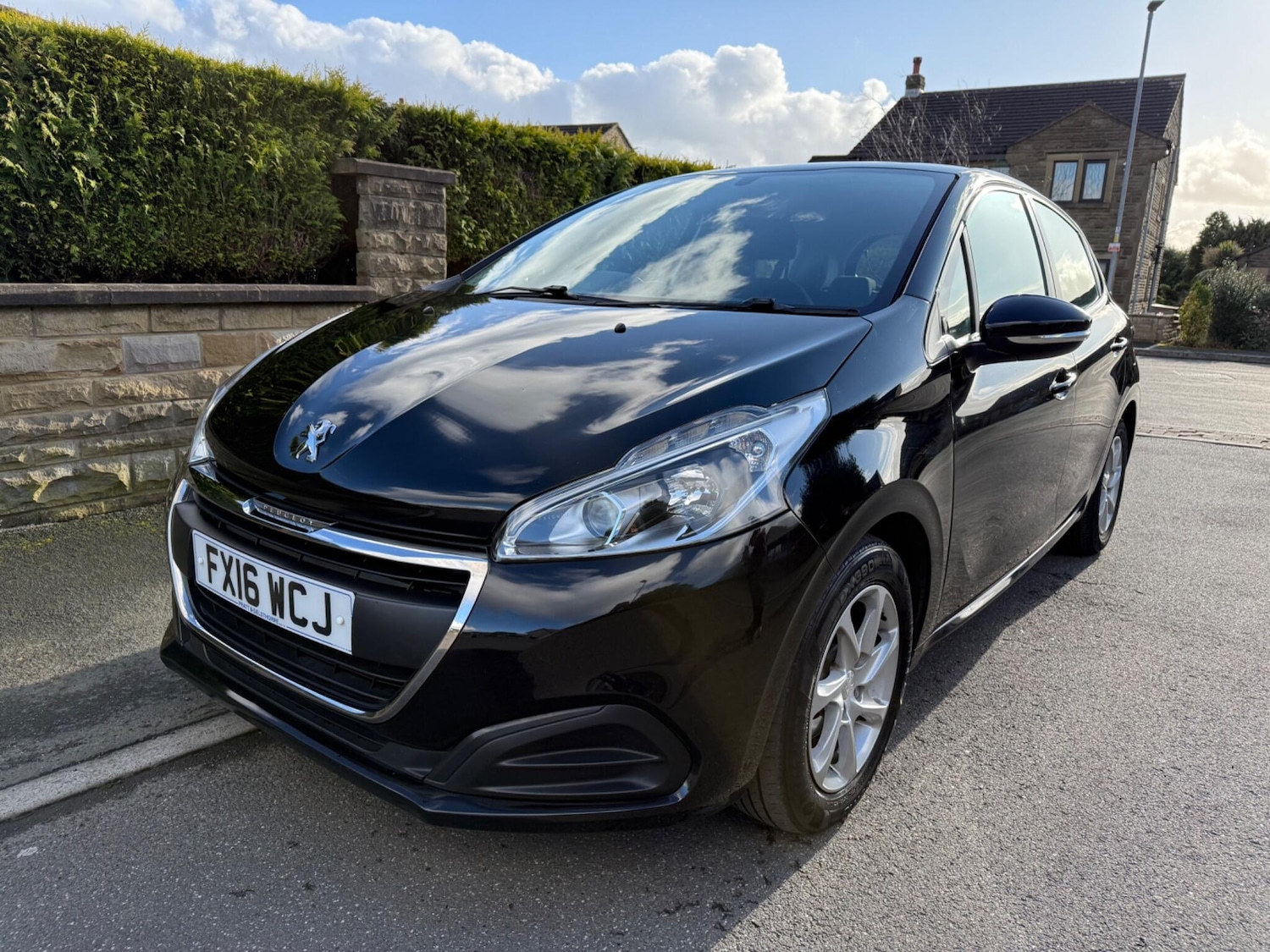 Used Peugeot 208 2016 for sale - 77637431: Photo 3