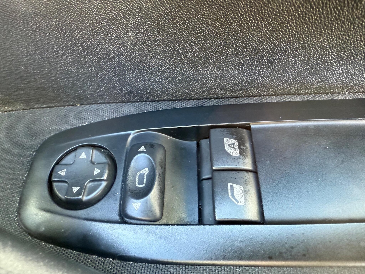 Used Peugeot 208 2016 for sale - 77637431: Photo 32