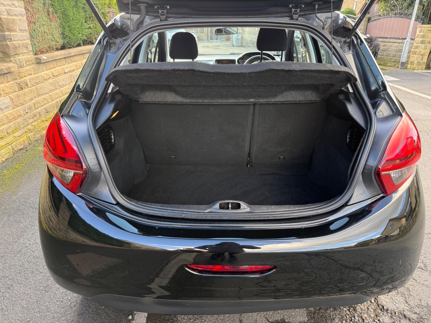 Used Peugeot 208 2016 for sale - 77637431: Photo 41