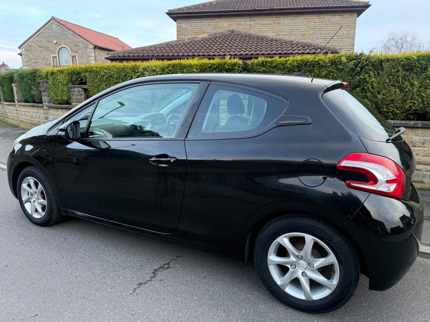 Used Peugeot 208 2013 for sale - 77637864: Photo 12