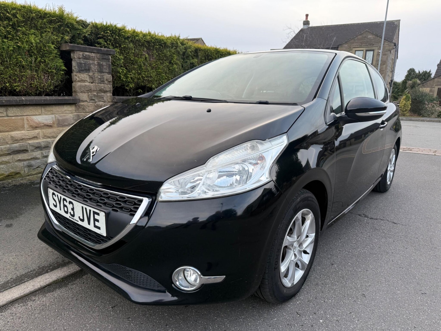 Used Peugeot 208 2013 for sale - 77637864: Photo 2