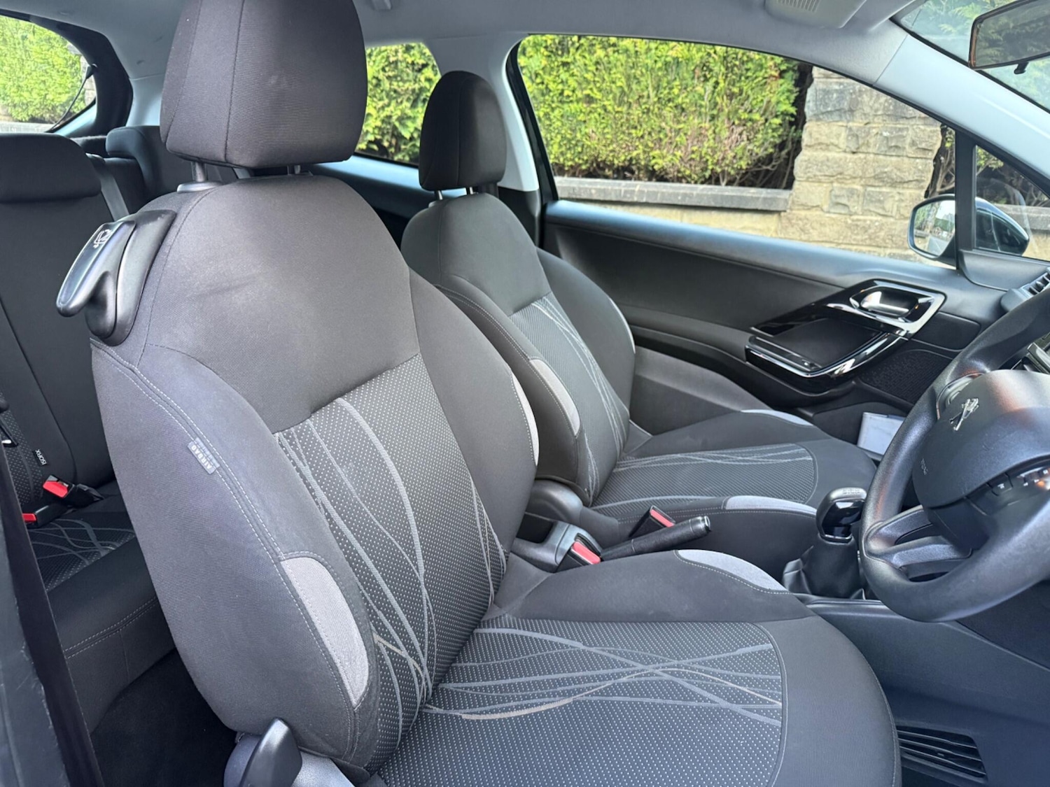 Used Peugeot 208 2013 for sale - 77637864: Photo 24