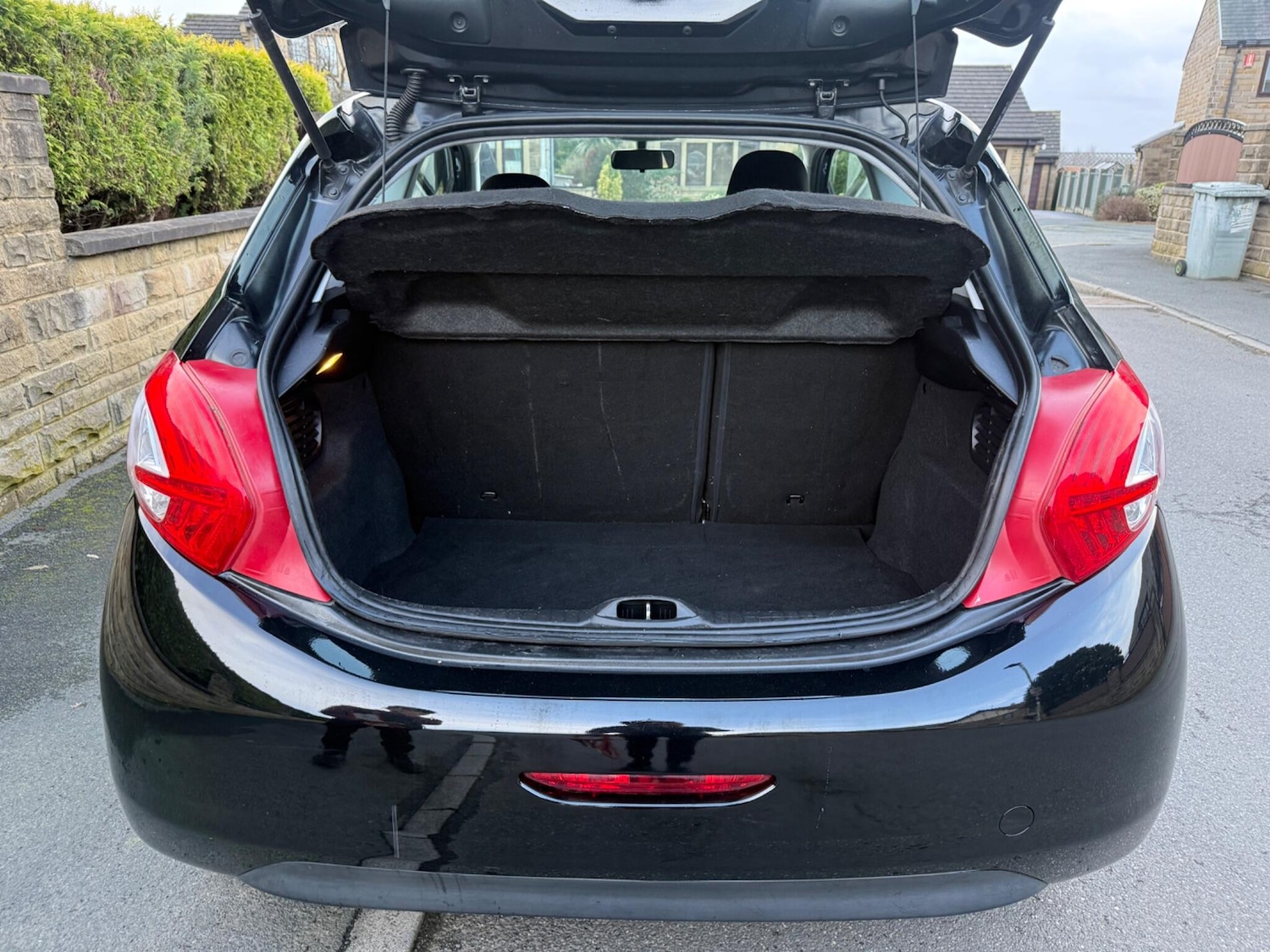 Used Peugeot 208 2013 for sale - 77637864: Photo 42