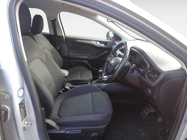 Used Ford Focus 2019 for sale - 76137810: Photo 2