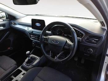 Used Ford Focus 2019 for sale - 76137810: Photo 3