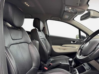 Used Renault Captur 2018 for sale - 76136240: Photo 4