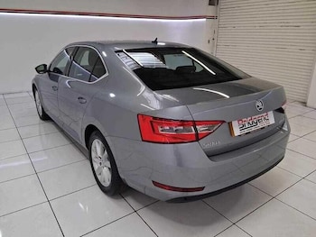 Used Skoda Superb 2018 for sale - 76136949: Photo