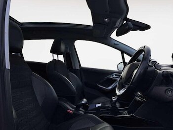 Used Peugeot 2008 2018 for sale - 76645620: Photo