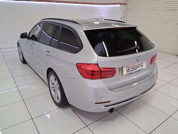 Used BMW 3 Series 2018 for sale - 76137544: Photo