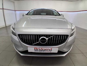 Used Volvo V40 2018 for sale - 77044929: Photo