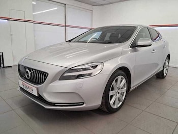 Used Volvo V40 2018 for sale - 77044929: Photo