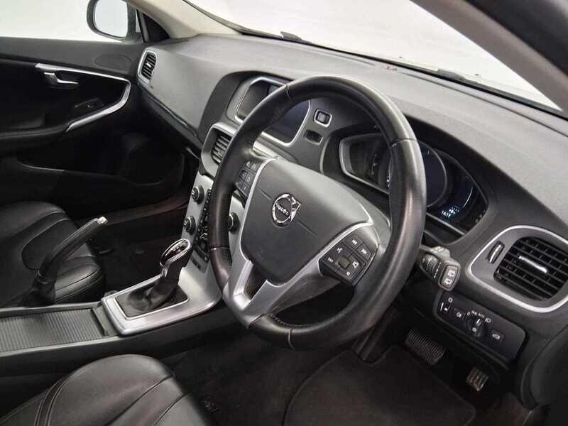 Used Volvo V40 2018 for sale - 76136509: Photo 10