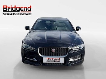 Used Jaguar XE 2018 for sale - 76137622: Photo 2