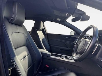 Used Jaguar XE 2018 for sale - 76137622: Photo 4