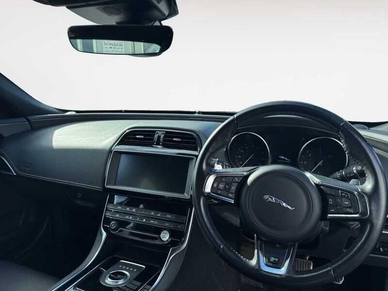 Used Jaguar XE 2018 for sale - 76137622: Photo 5