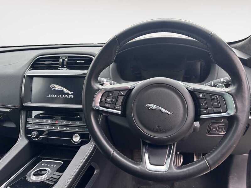 Used Jaguar F-Pace 2020 for sale - 77873580: Photo 4