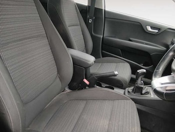Used Kia Stonic 2018 for sale - 79596084: Photo